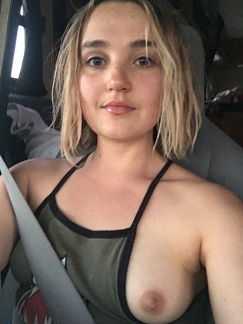 Chloe Fineman reveals her sexy boobs 